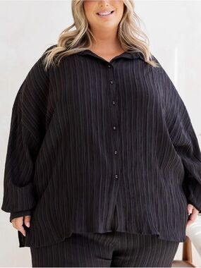 Proud Poppy Camille shirt in textured black size 26